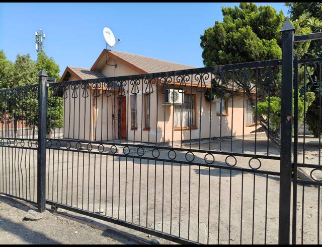 3 BEDROOM HOUSE FOR SALE IN BOITEKONG